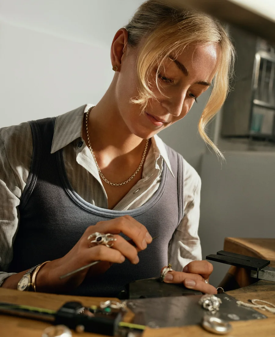 Inés Valera in the studio